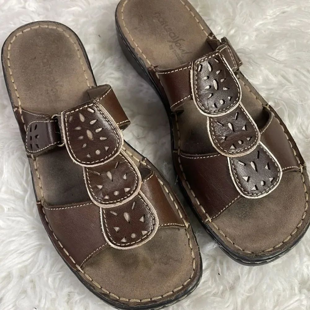 NATURAL SOUL by NATURALIZER Cornel Leather Upper Slides Sandals Size 6M Brown - Picture 2 of 12